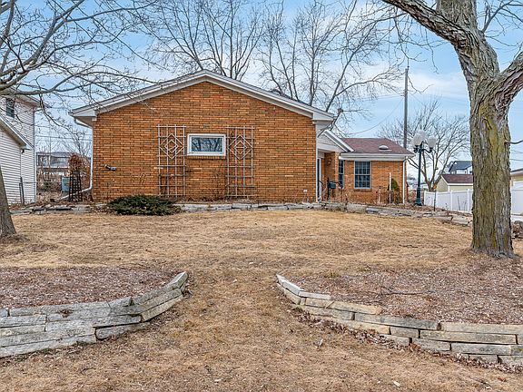 5th image of 3812 N Thornwood Ave