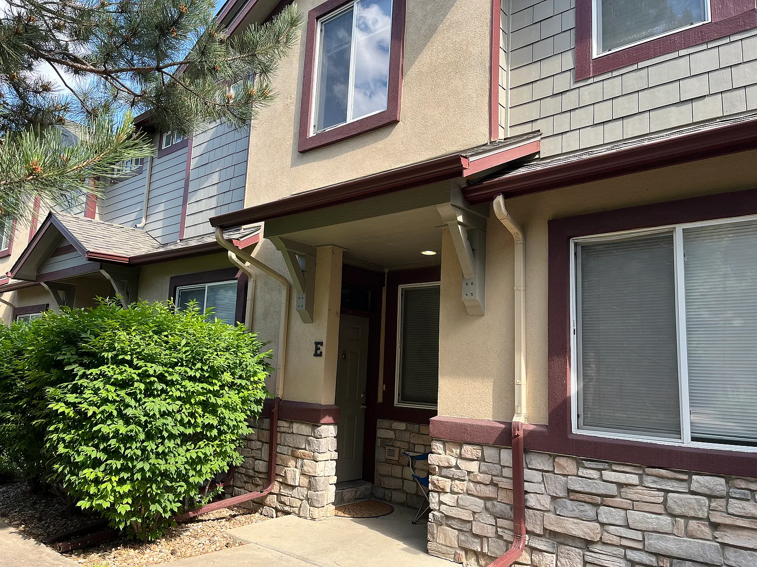 2402 Parkfront Dr E — Photo 2