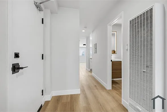 1417 S Hoover St #6 — Photo 15