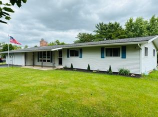 N6304 Hillcrest Rd, Pardeeville, WI 53954