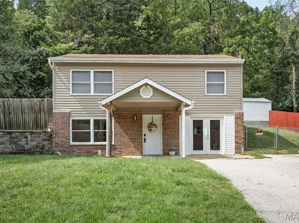 2119 Linnus Dr, High Ridge, MO 63049