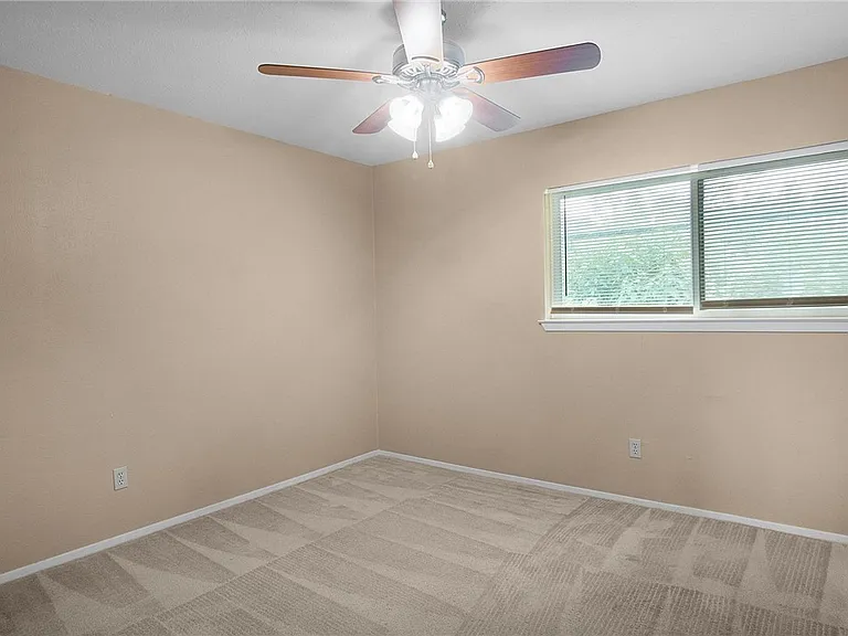 1102 Welsh Ave #B — Photo 12