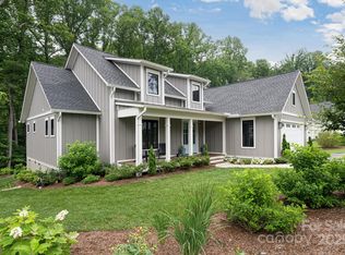 239 Lindsey Farm Dr, Flat Rock, NC 28731