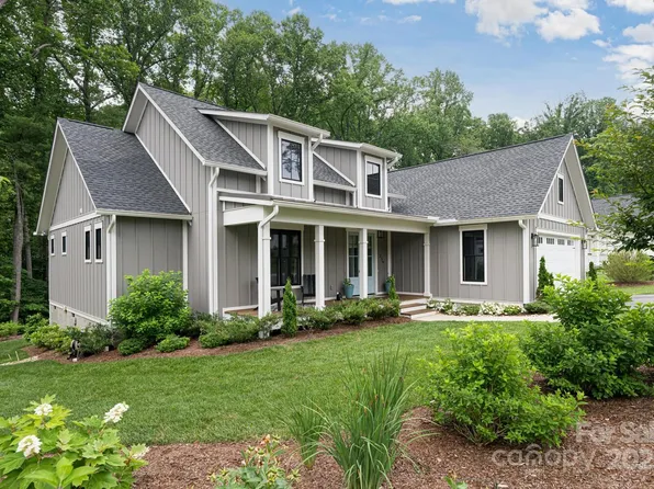 239 Lindsey Farm Dr, Flat Rock, NC 28731