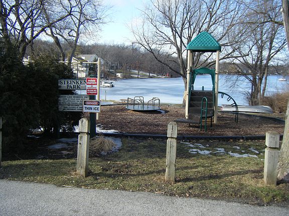 4th image of 23724 North Valley Road