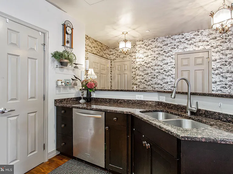 1600 Arch St #1703 — Photo 9