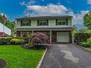 32 Dressler Rd, Greenlawn, NY 11740