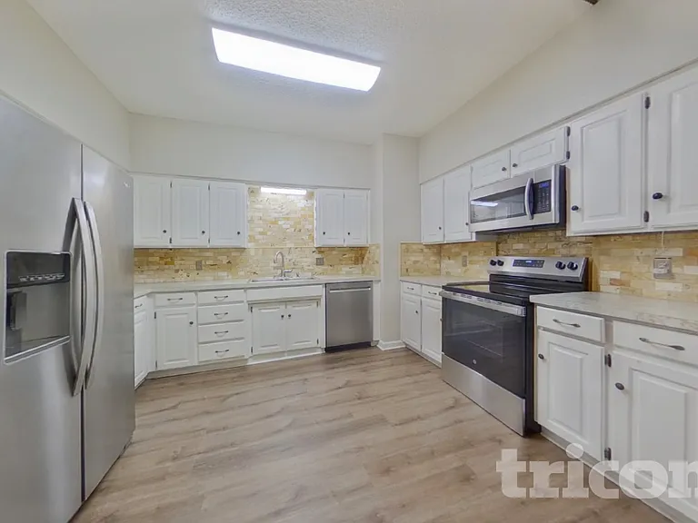 509 Live Oak Dr — Photo 6