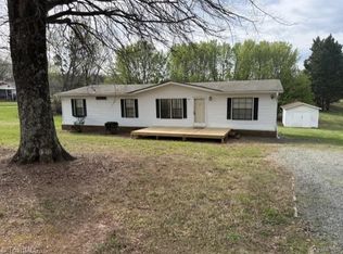4614 Seward Rd, Pfafftown, NC 27040
