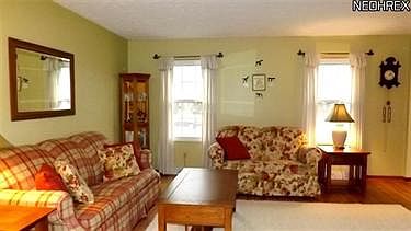 2nd image of 8574 Oakridge Dr