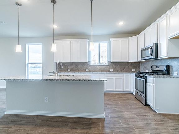 4th image of 805 Brittany Dr