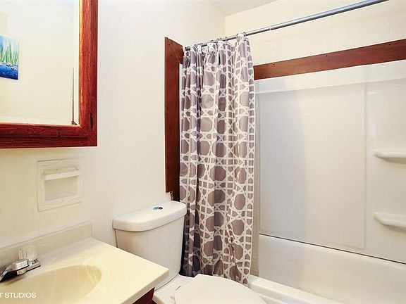 4th image of 1310 Kingsbury Dr Unit D