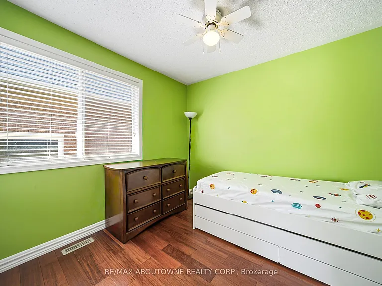 902 Gazley Cir — Photo 17