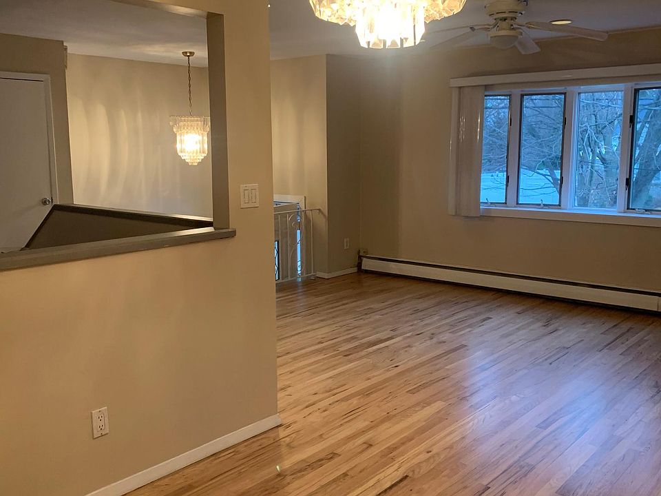 1st image of 264 N Poplar St