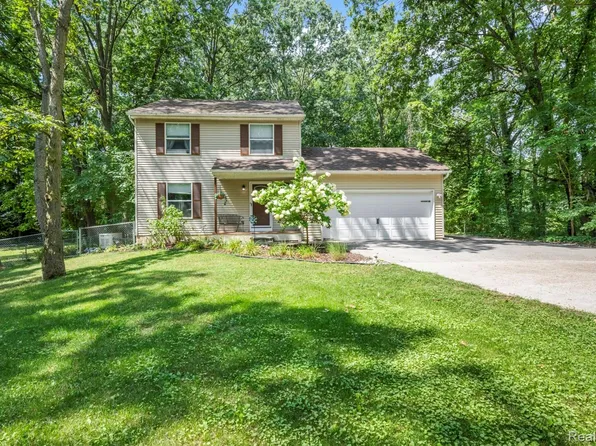 6550 Avon Dr, Brighton, MI 48116