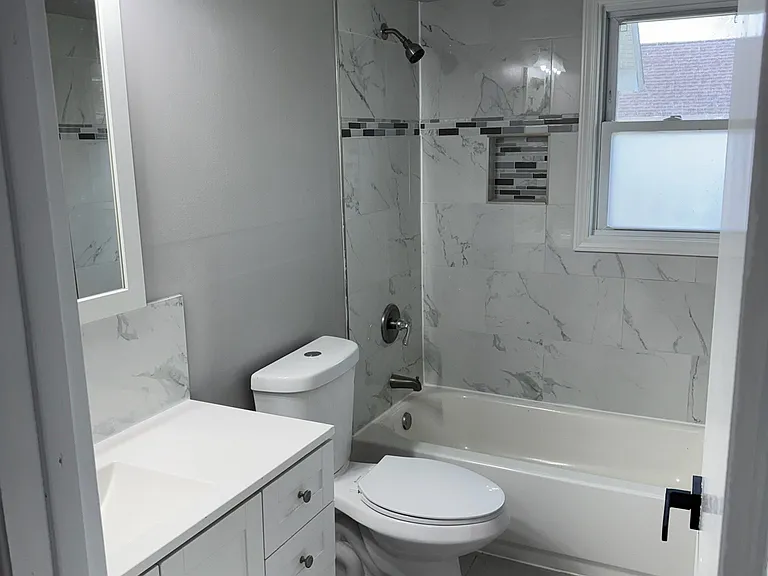 605 W Grand Ave #2 — Photo 6