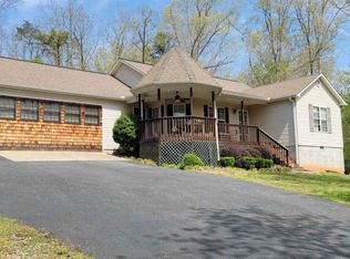 195 Crest Winds Dr, Clarkesville, GA 30523