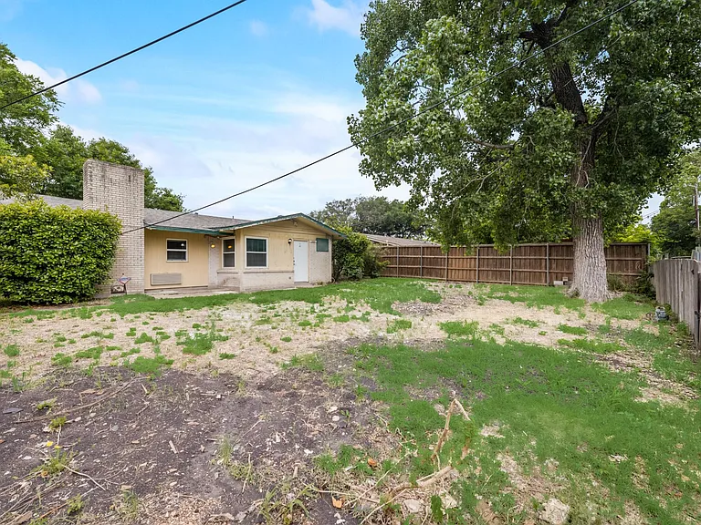 2402 Scotswood Dr — Photo 26