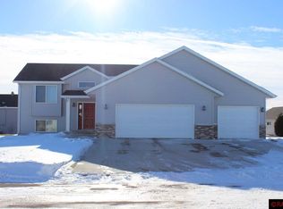 115 Erin Ct, Nicollet, MN 56074