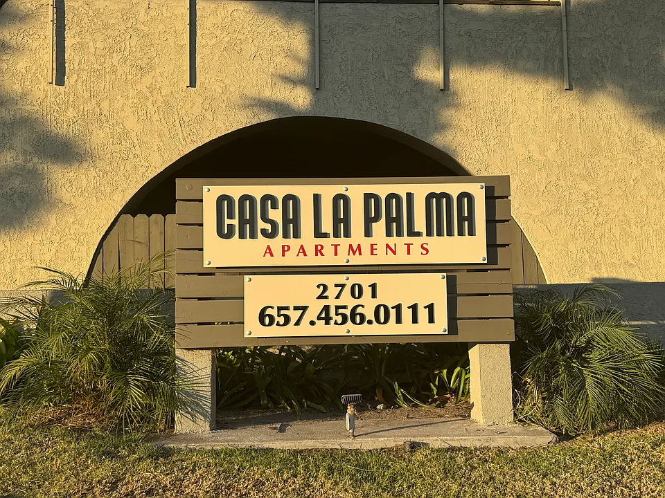 E La Palma Ave