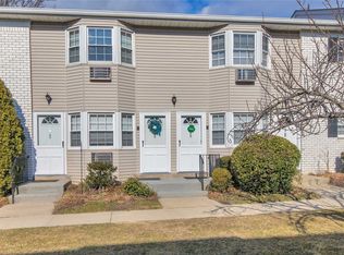 3133 Wilshire Ln, Oakdale, NY 11769