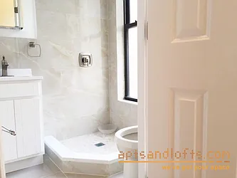 Rented by aptsandlofts.com