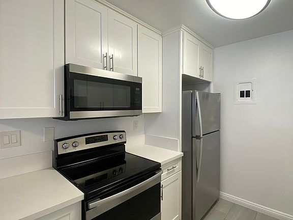 5th image of 640 Stanley Ave APT 8