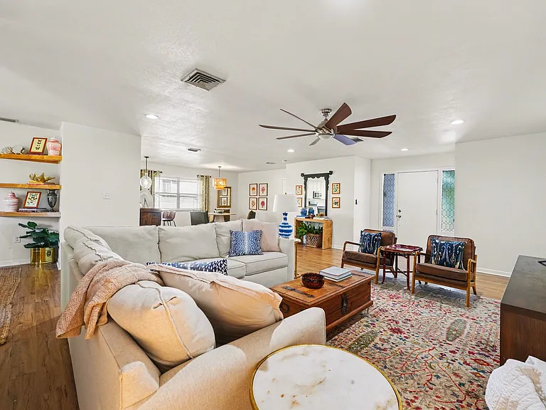 851 Rolling Woods Ln — Photo 7