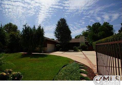 1st image of 22952 Oxnard St