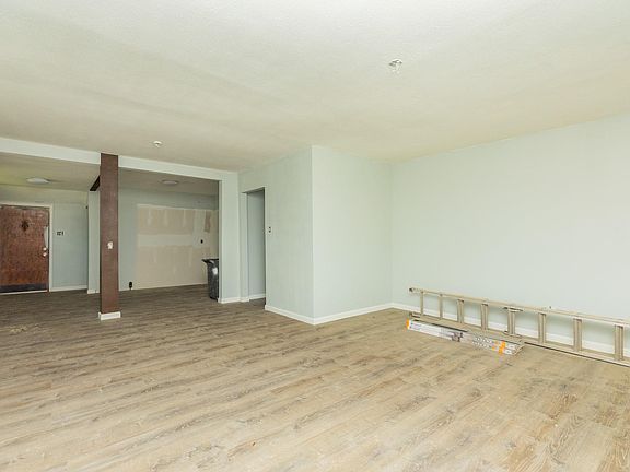 5th image of 1130 W 8th St