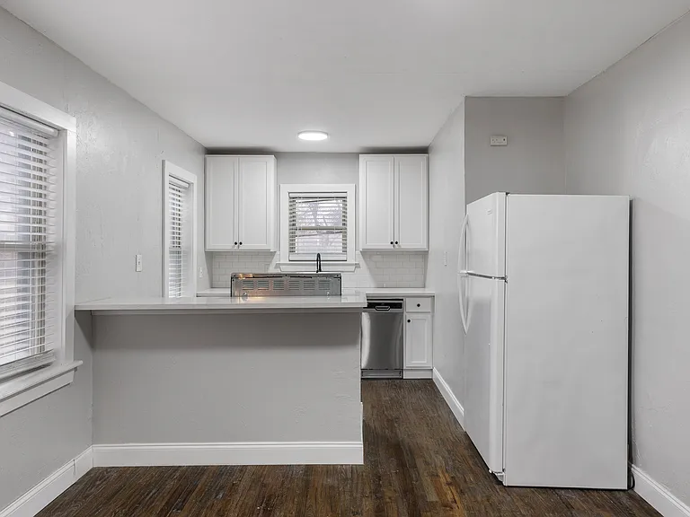 426 NW 25th St #4 — Photo 5