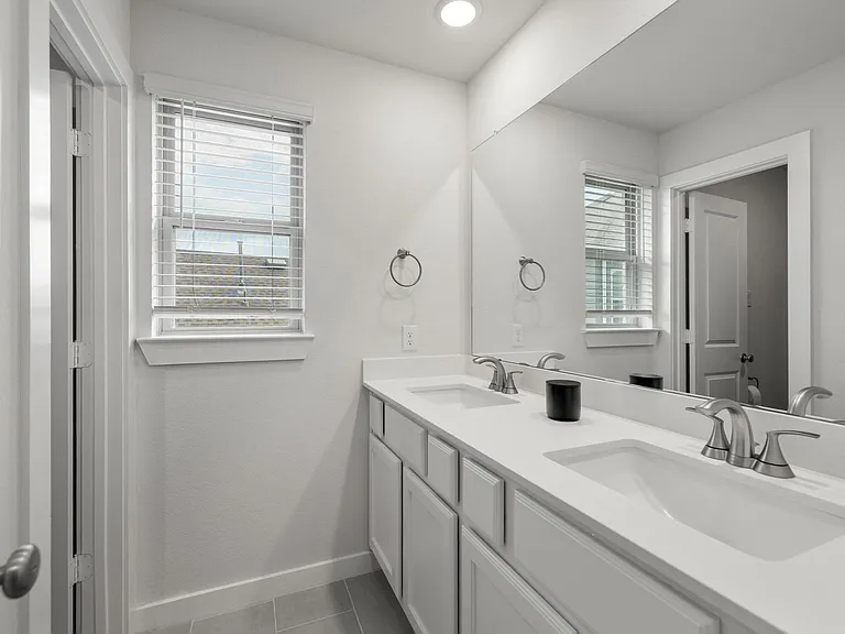 15210 Cortines Ct — Photo 34
