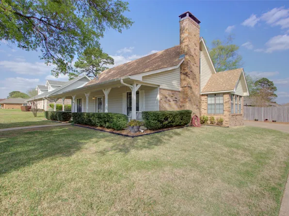 325 Loma Linda St, Wake Village, TX 75501