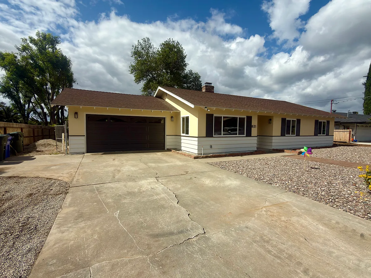 Building Photo - 831 Monticello Dr