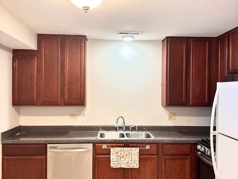 2264 Abbeywood Dr #1 — Photo 2