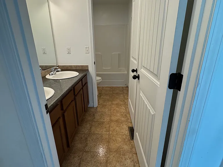 1051 Bratton Br #20 — Photo 22