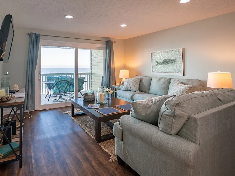 2105 Surfrider Ct — Photo 3