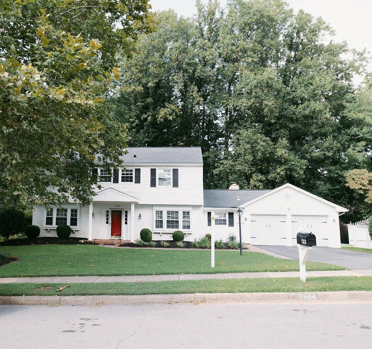 4 bed, 2.5 bath, 2231 sqft, $3,900 — Photo 1