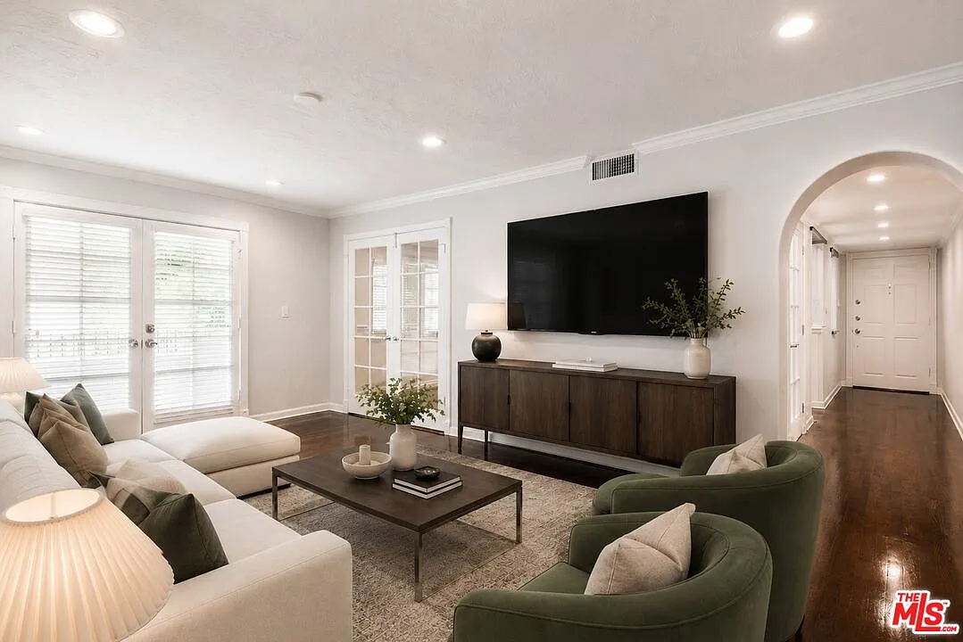 3 bed, 2.5 bath, 2100 sqft, $7,500 — Photo 1