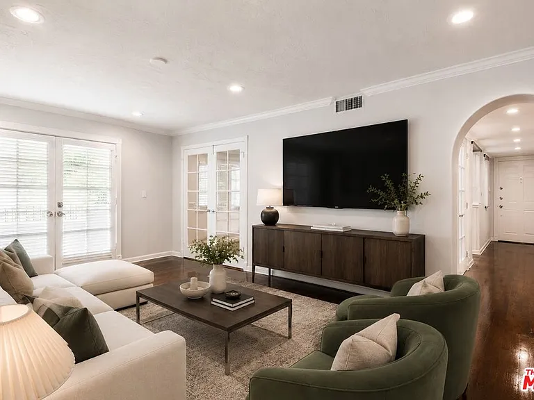 1118 S Cardiff Ave #1 — Photo 1