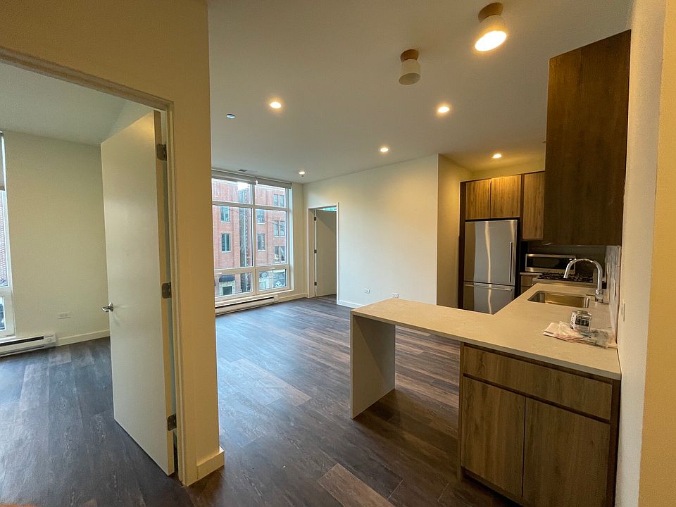 1st image of 1126 W Chicago Ave #406