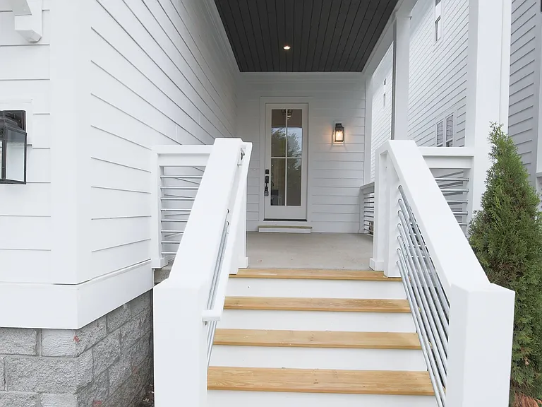 845 Dewees Ave — Photo 2