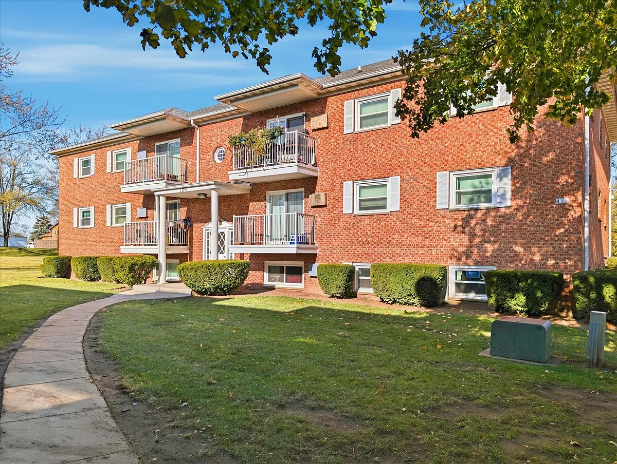 2 bed, 1.0 bath, $1,375 — Photo 1