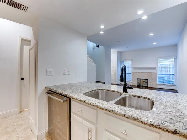 1920 Augusta Dr Unit 19, Houston, TX 77057