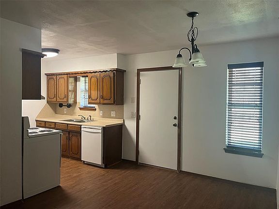 4th image of 1614 Hardwood Grv
