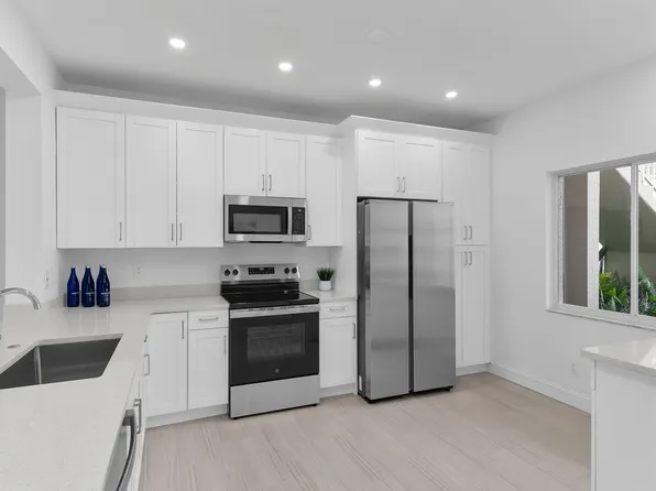 700 Saratoga Cir #B-101, Naples, FL 34104