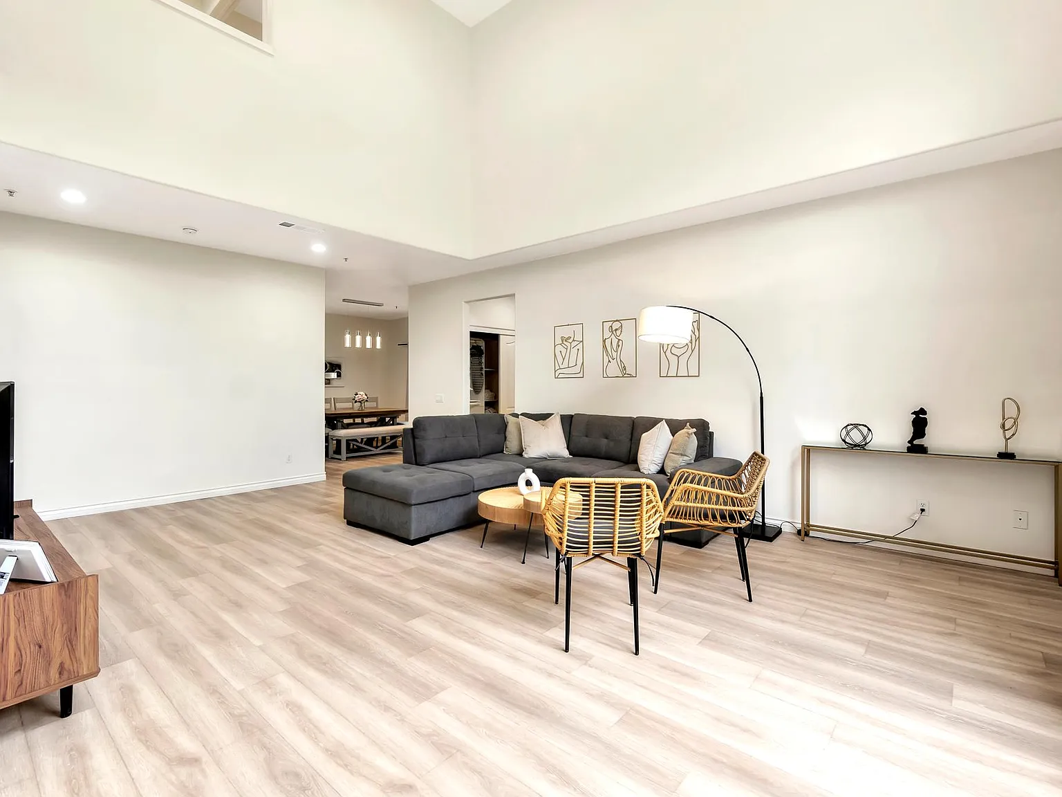 503 N Alhambra Ave — Photo 2