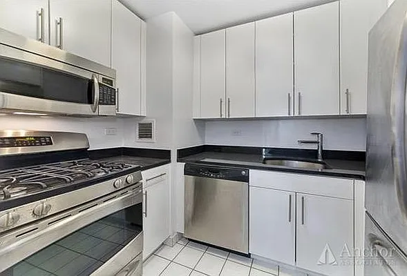 Rented by Anchor Associates | media 12