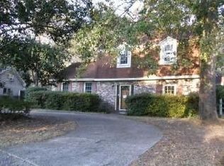 686 Oakfield Dr, Charleston, SC 29412