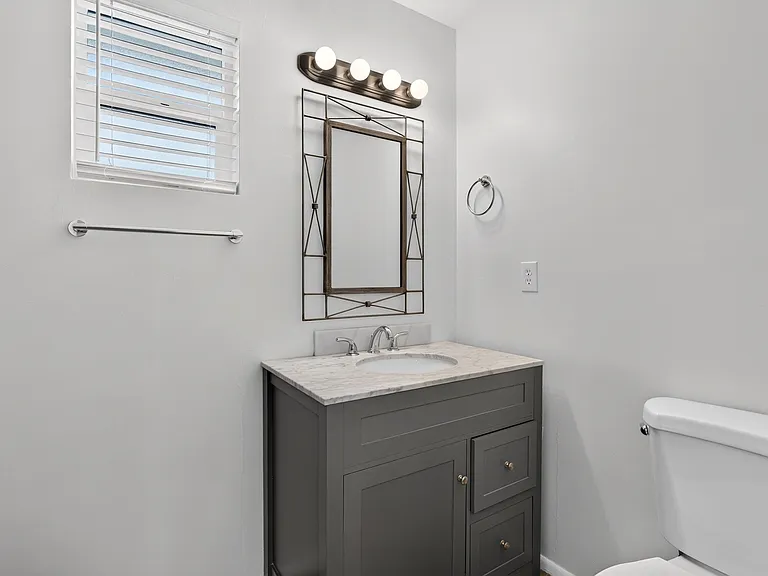 4720 N Miller Rd — Photo 17